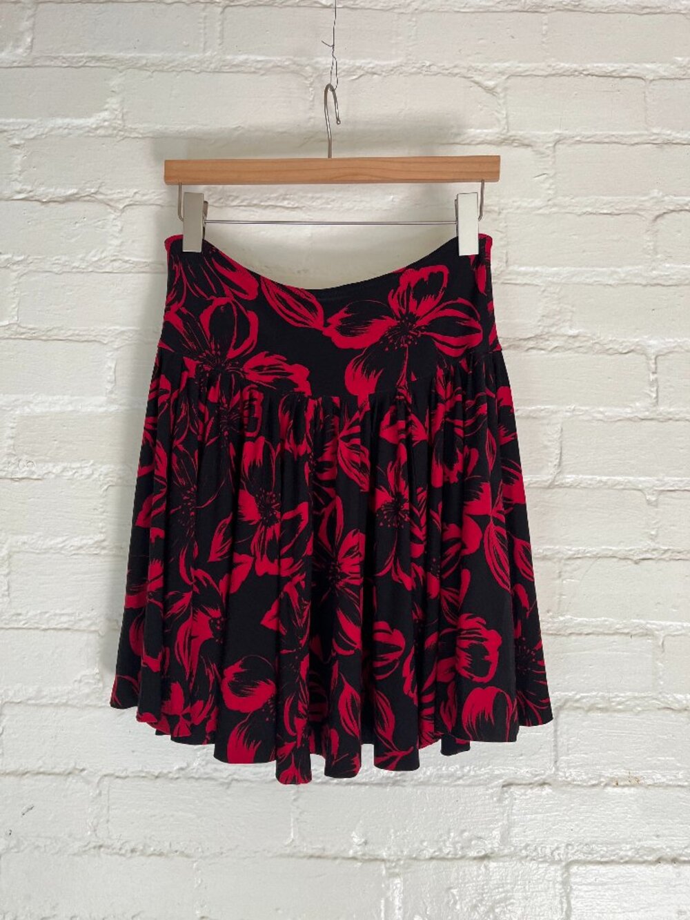 Norma Kamali Womens Size Medium Ra Ra Skirt Red Black Flower Print Jersey